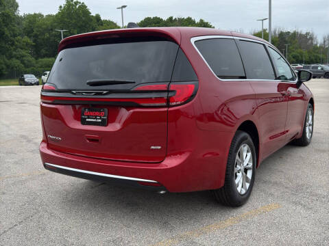 2027 Chrysler Pacifica Select