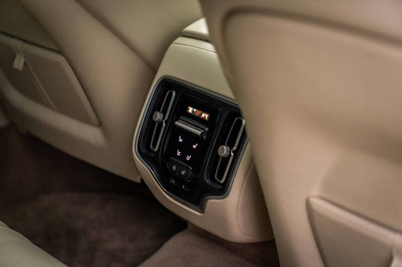 2021 Aston Martin DBX