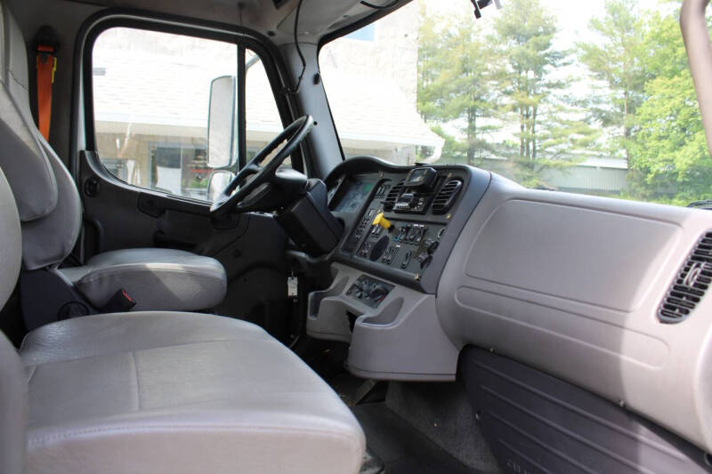 2018 Freightliner M2 106