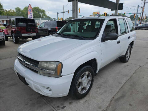 2008 Chevrolet TrailBlazer for sale at SpringField Select Autos in Springfield IL