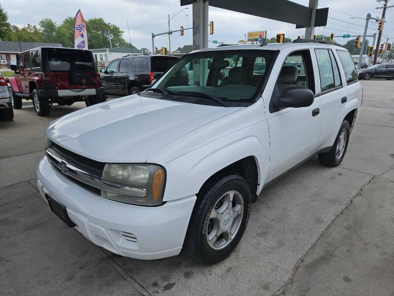 2008 Chevrolet TrailBlazer for sale at SpringField Select Autos in Springfield IL