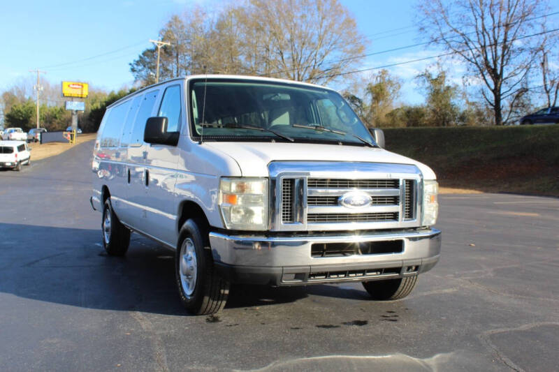 2013 Ford E-Series Econoline Wagon XLT's photo