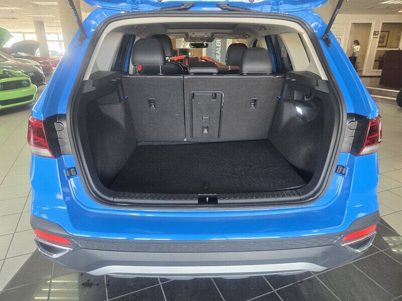 2024 Volkswagen Taos SE 4Motion