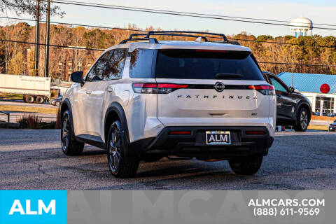 2022 Nissan Pathfinder SV