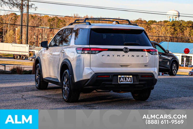 2022 Nissan Pathfinder SV