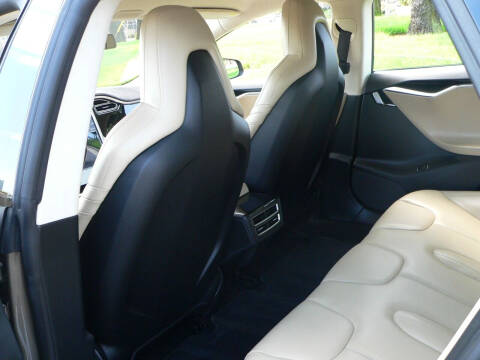 2015 Tesla Model S 70D