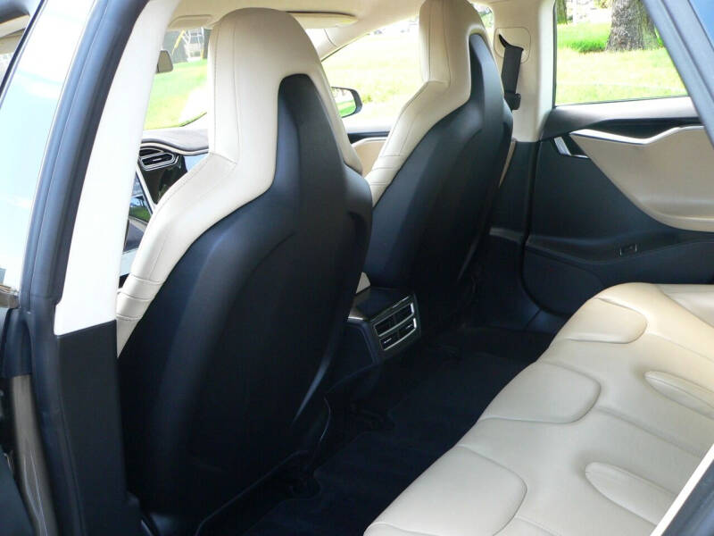 2015 Tesla Model S 70D