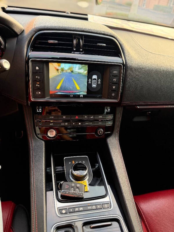 2018 Jaguar F-PACE 25t R-Sport