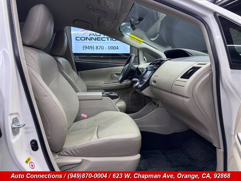 2013 Toyota Prius v Three