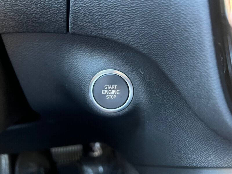 2024 Volvo XC40 B5 Core Dark Theme