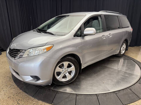 2011 Toyota Sienna LE 7-Passenger Auto Access Seat