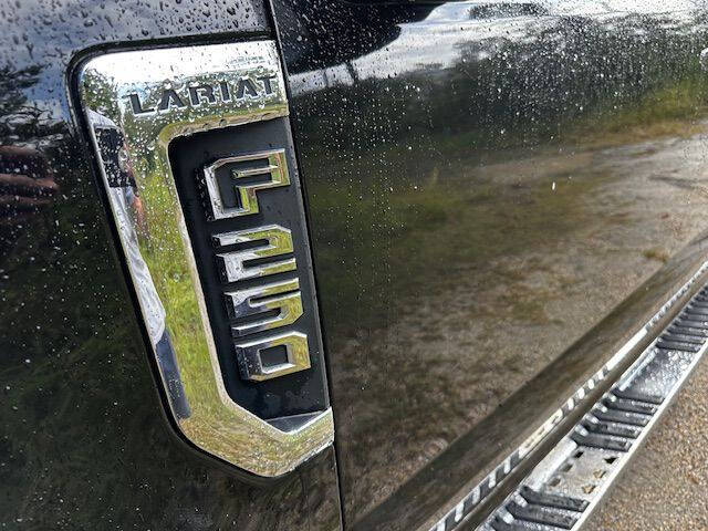 2017 Ford F-250 Super Duty Lariat photo 5