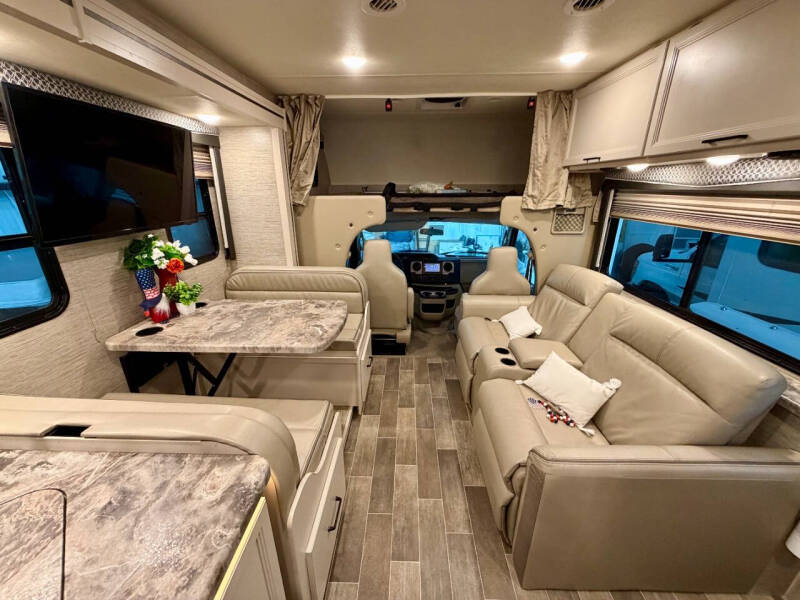 2021 Thor Motor Coach Chateau 28Z