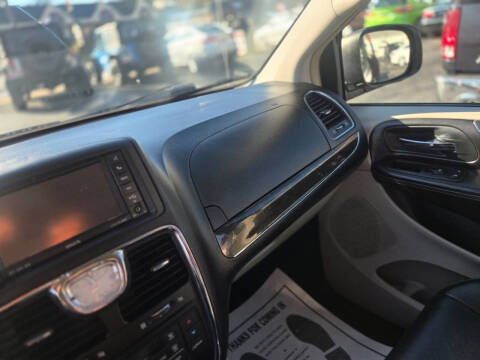 2013 Chrysler Town and Country Touring