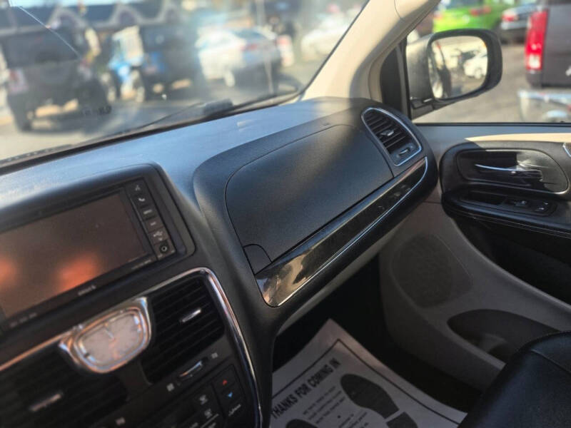 2013 Chrysler Town and Country Touring