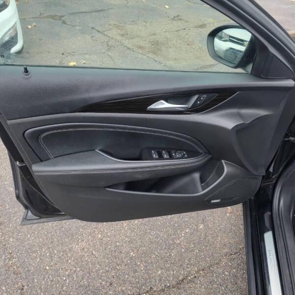 2019 Buick Regal Sportback Essence