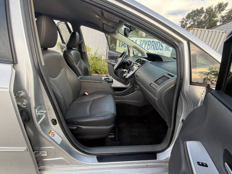 2013 Toyota Prius v Five