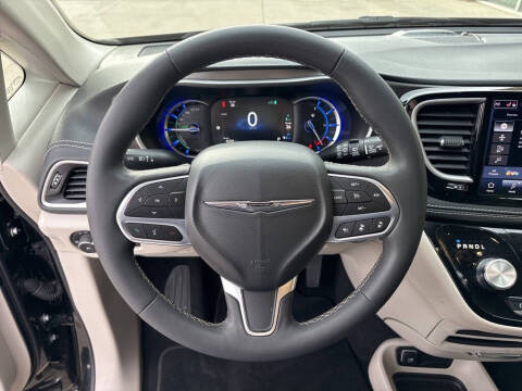 2024 Chrysler Pacifica Plug-In Hybrid Select