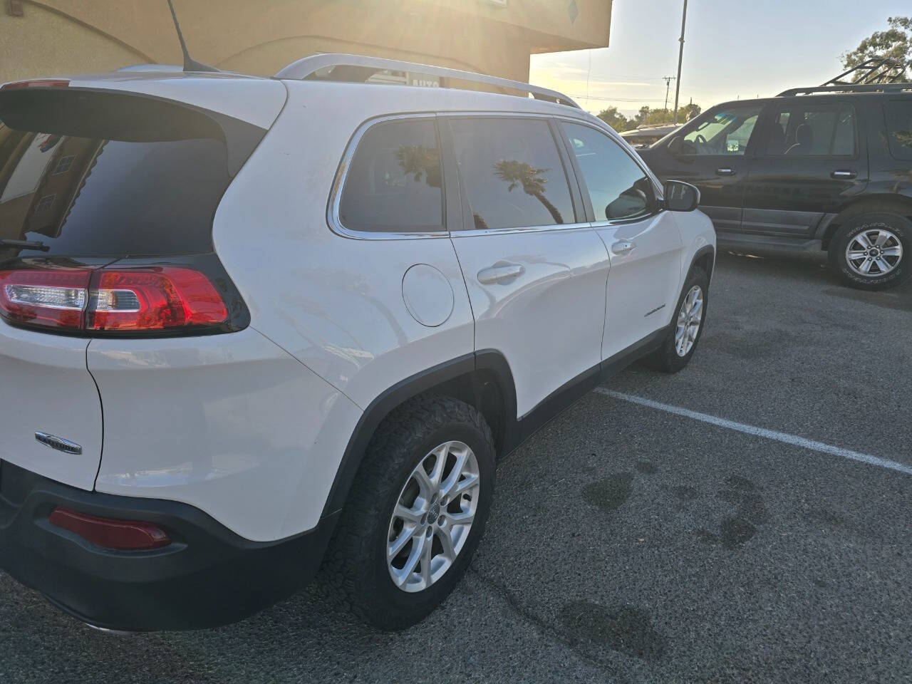 2018 Jeep Cherokee for sale at DOUBLE DEUCE AUTO in Hesperia, CA