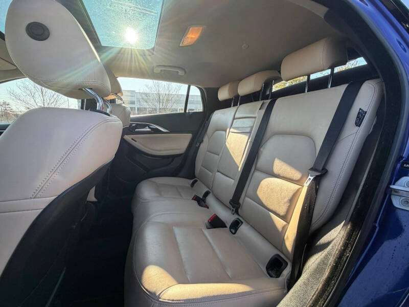 2017 Infiniti QX30 Premium