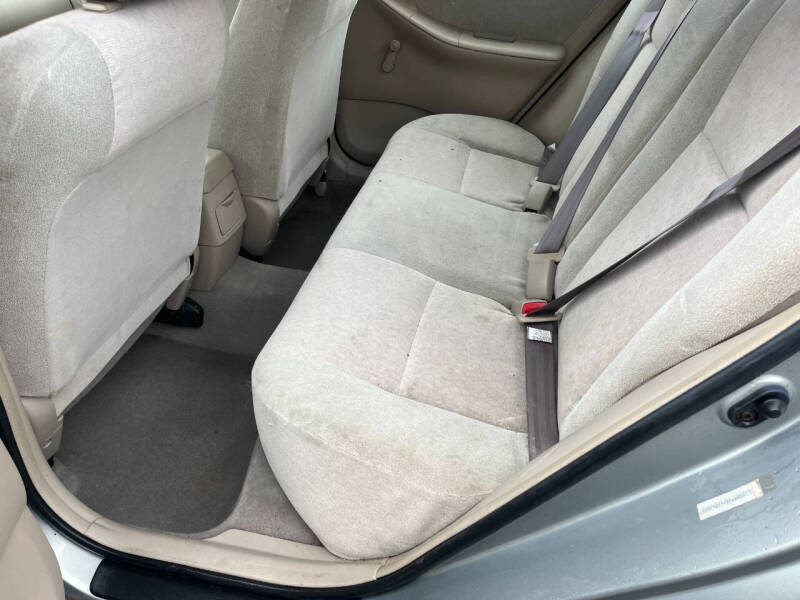 2004 Toyota Corolla CE photo 17