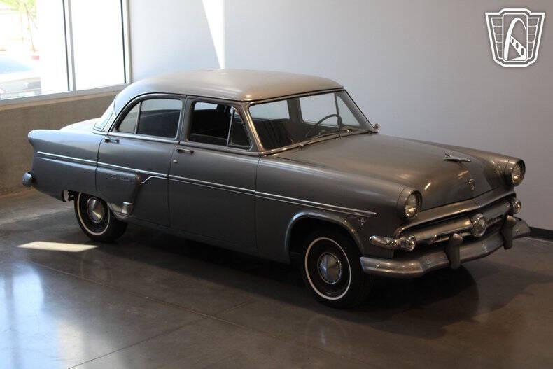1954 Ford Crestline