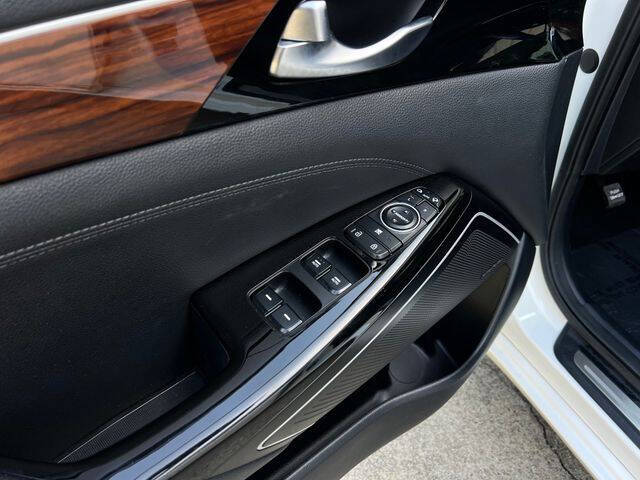 2017 Kia Cadenza Premium