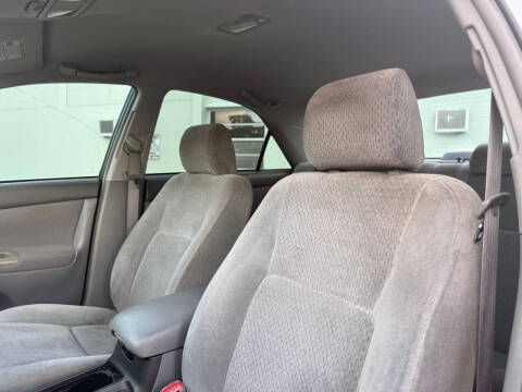 2004 Toyota Camry LE