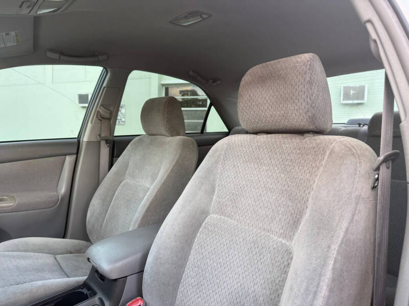 2004 Toyota Camry LE
