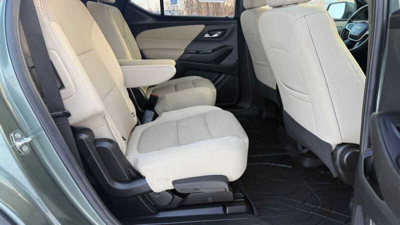 2022 Chevrolet Traverse LT Cloth