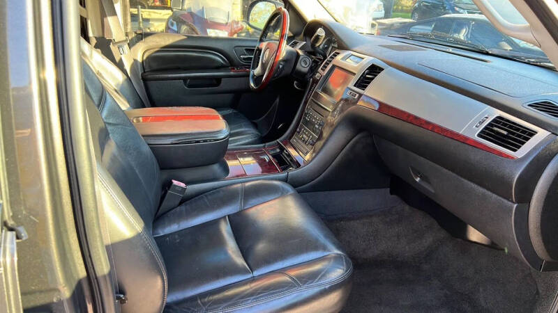 2011 Cadillac Escalade Luxury