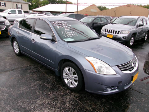 2012 Nissan Altima for sale at River City Auto Sales in Cottage Hills IL