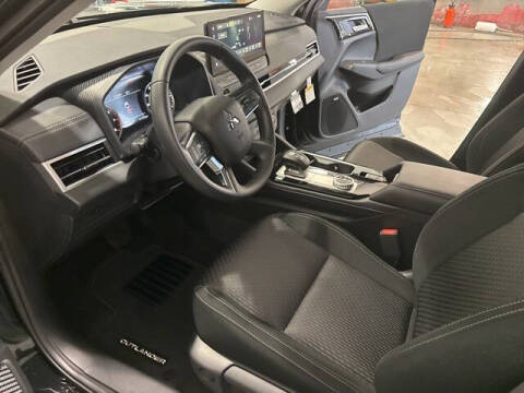 2025 Mitsubishi Outlander ES