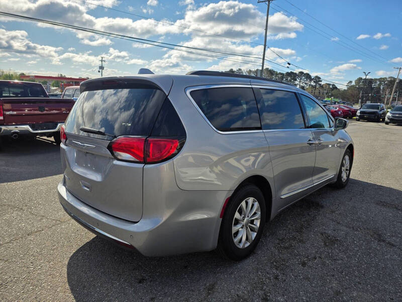 2017 Chrysler Pacifica Touring-L