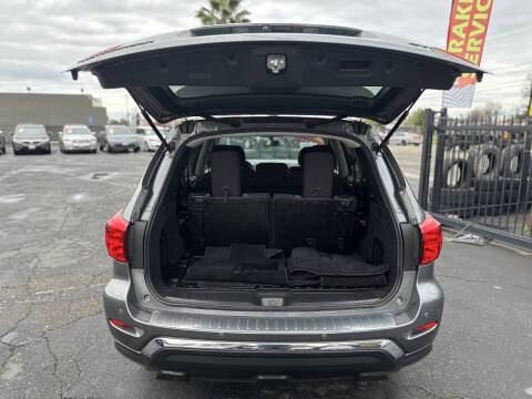 2020 Nissan Pathfinder SV