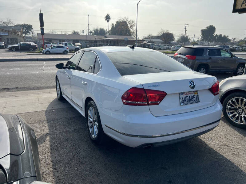 2012 Volkswagen Passat SEL photo 4