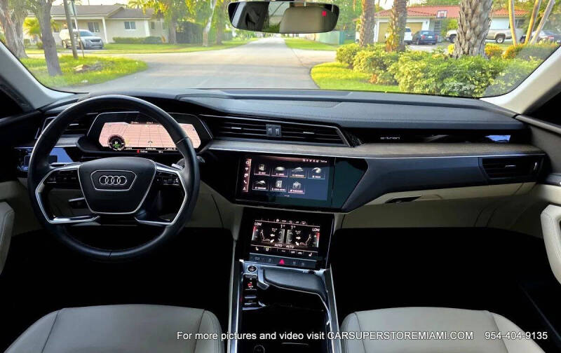 2021 Audi e-tron quattro Premium