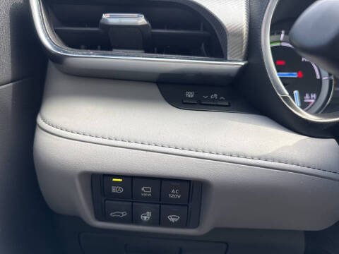 2021 Toyota Highlander Hybrid Platinum