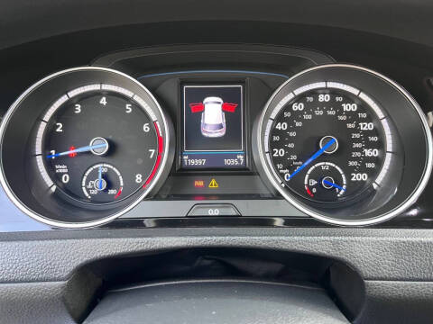 2017 Volkswagen Golf R 4Motion