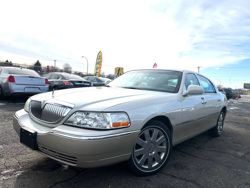 2004 Lincoln Town Car for sale at Auto Tech Car Sales in Saint Paul MN