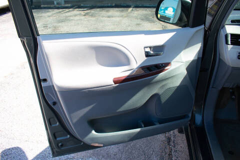 2013 Toyota Sienna XLE 8-Passenger