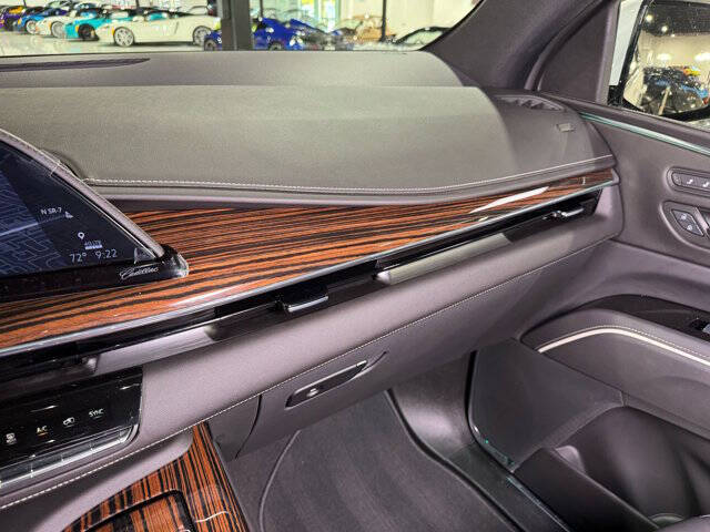 2024 Cadillac Escalade ESV Luxury