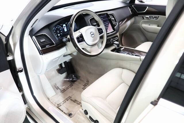 2016 Volvo XC90 T6 Momentum