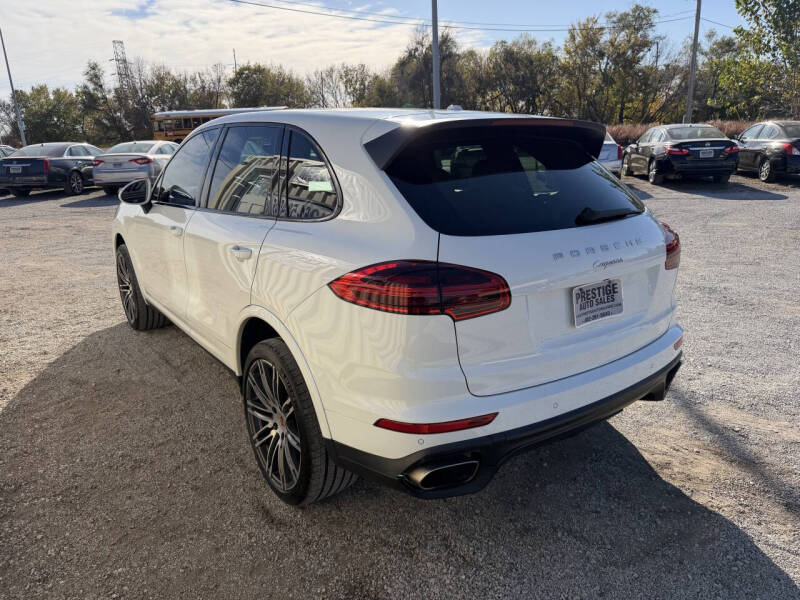2017 Porsche Cayenne Platinum Edition photo 3
