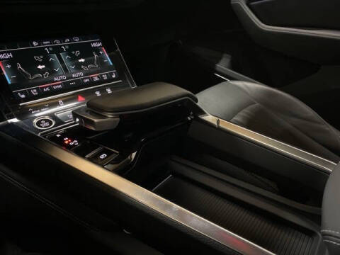 2023 Audi e-tron quattro Premium Plus