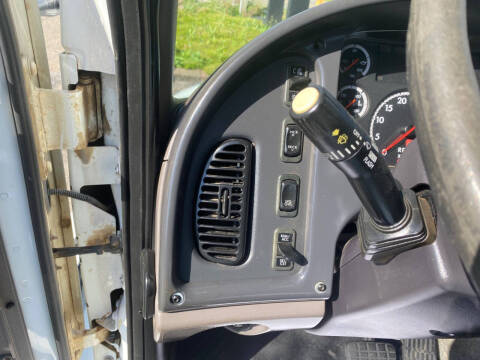 2009 Freightliner M2 106