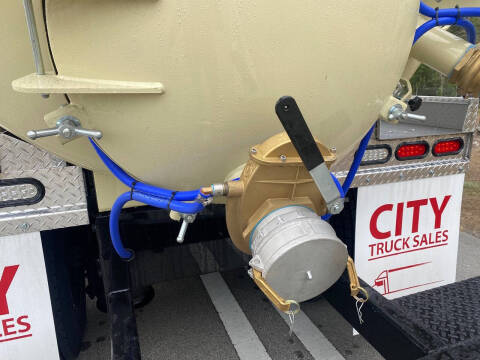 2018 Freightliner M2 106