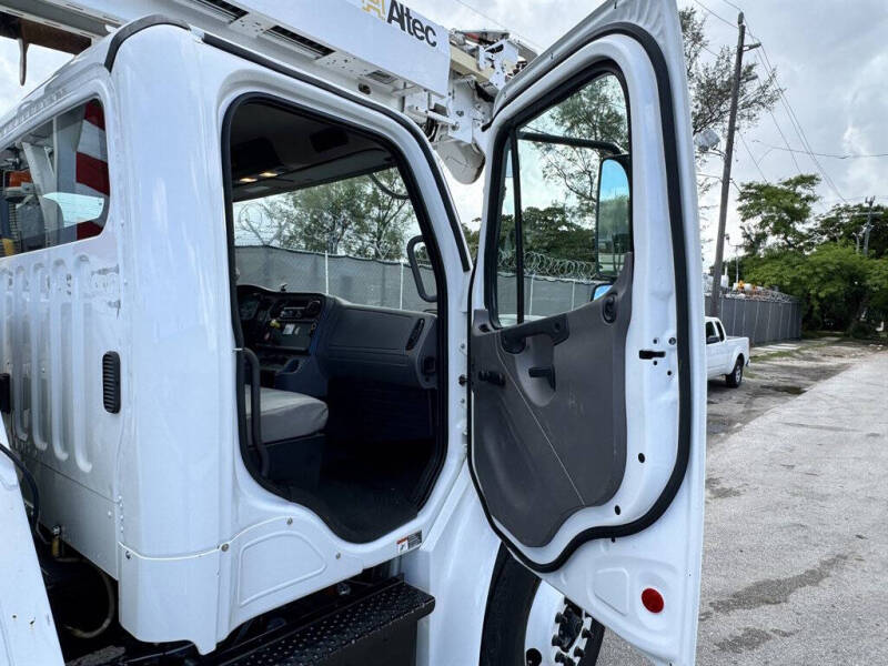 2020 Freightliner M2 106