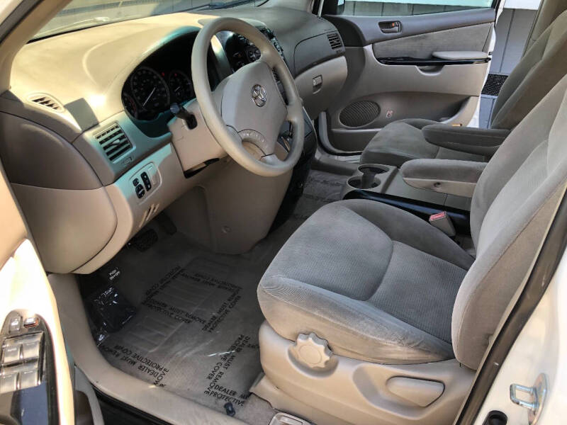 2004 Toyota Sienna LE 7 Passenger