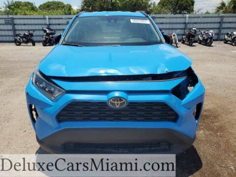 2020 Toyota RAV4 LE